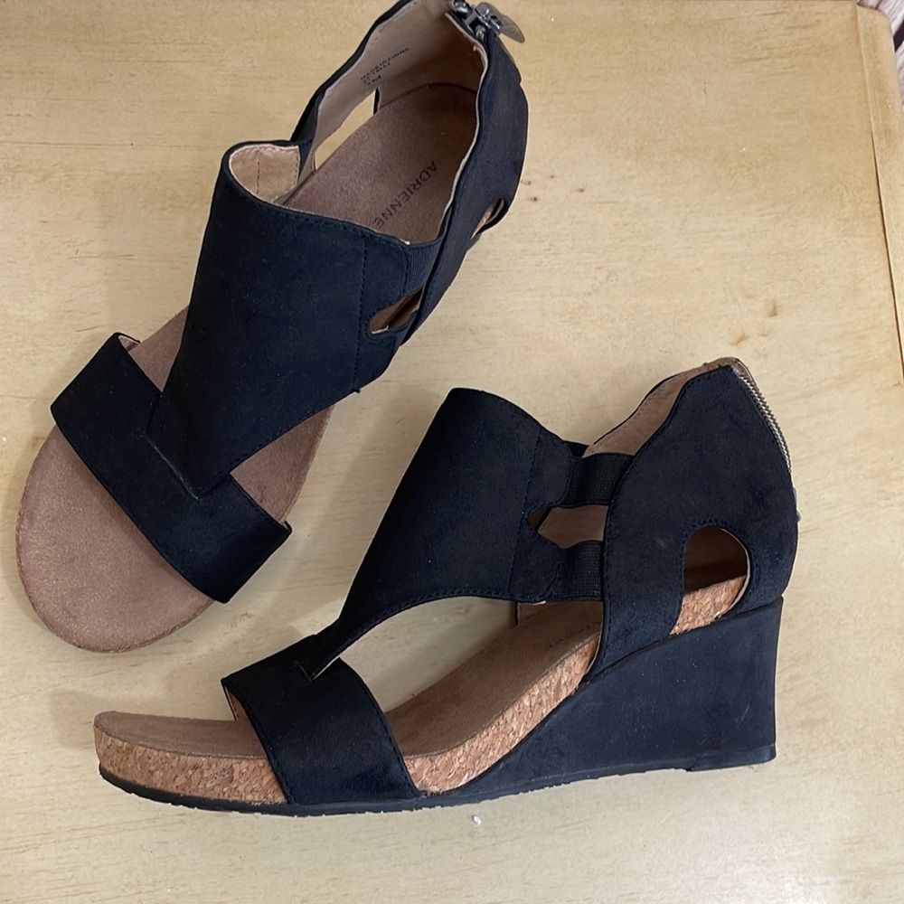 Adrienne Vittadini Wedge Sandals w/zipper accent size 7M